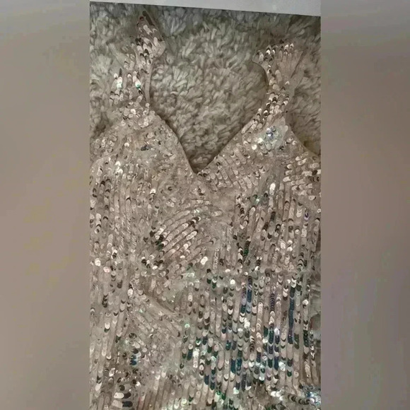 NWT: Needle & Thread Scarlett Sequin Gown Champagne/Silver - Women’s - Size 4 - Picture 8 of 17